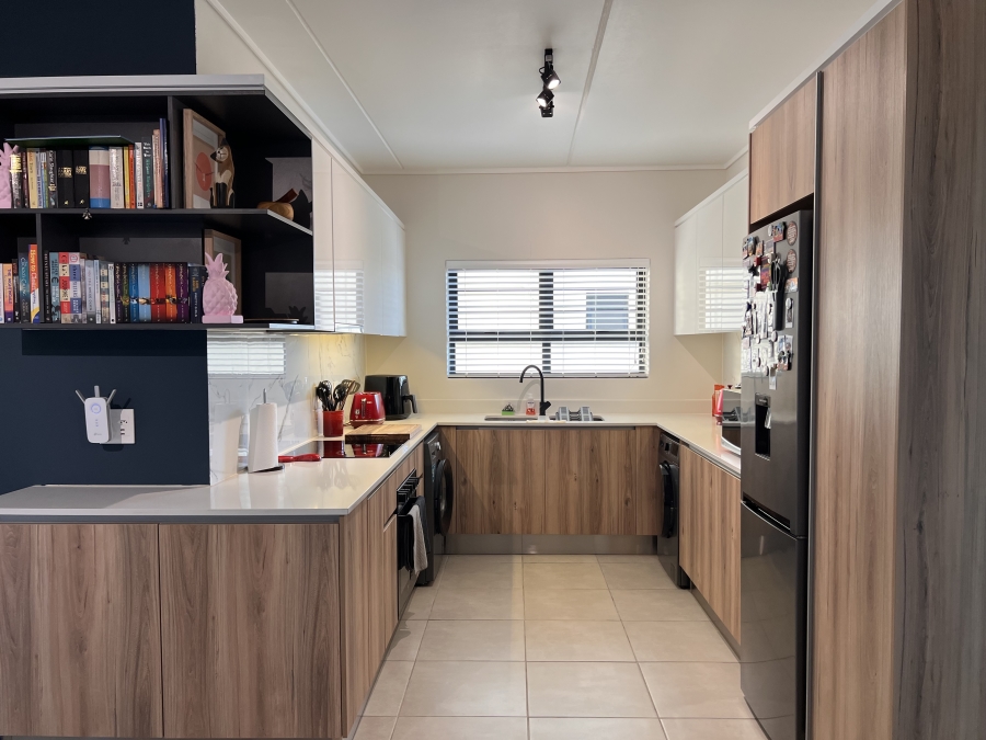To Let 3 Bedroom Property for Rent in Sandown Western Cape